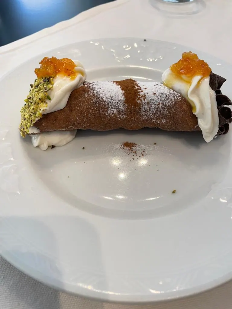 Cannolo con zucchero a velo — Sikania