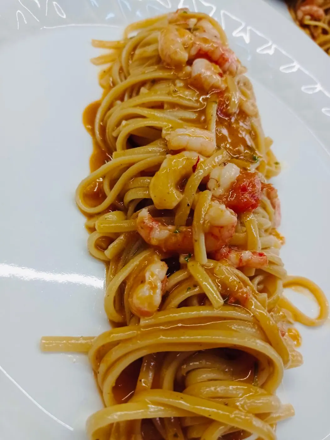 Pasta lunga con condimento — Sikania