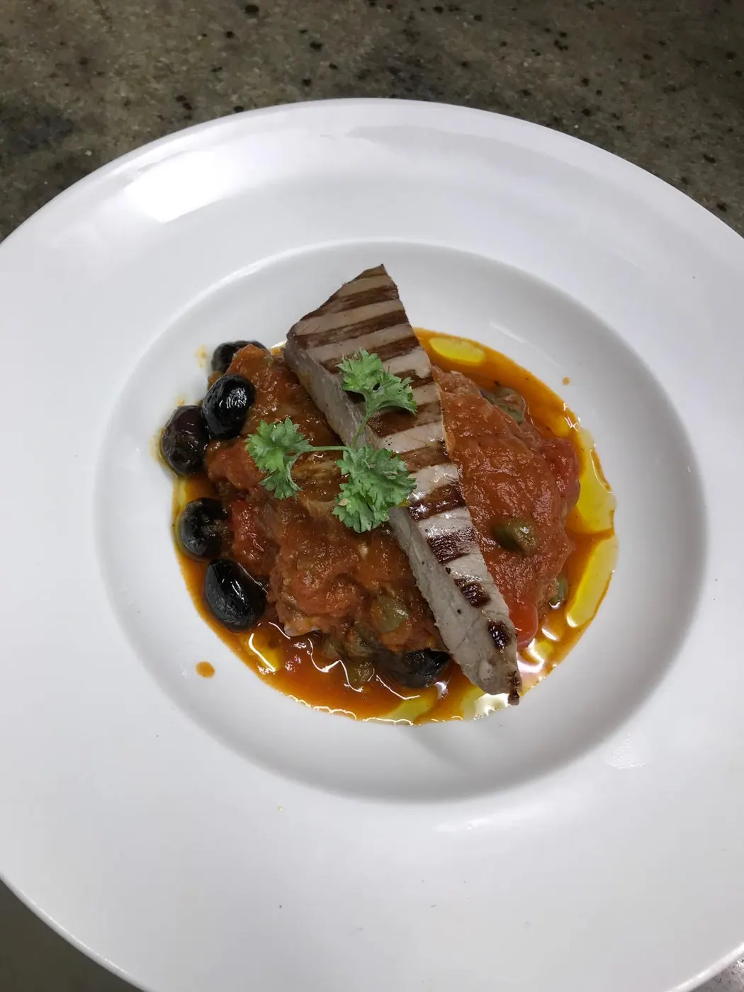Piatto su salsa rossa — Sikania