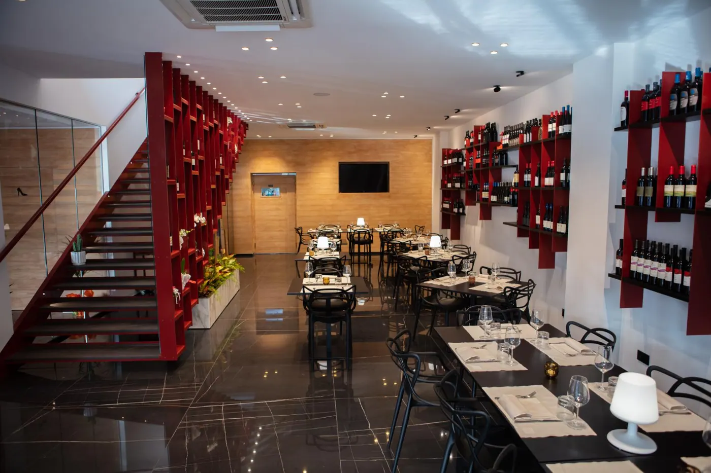 Ingresso e sala ristorante — Sikania